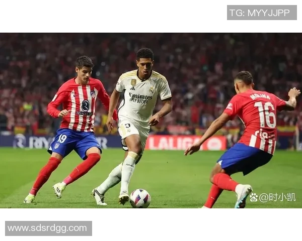 欧冠经典对决：皇马与AC米兰激战成平局乌龙球成比赛转折点