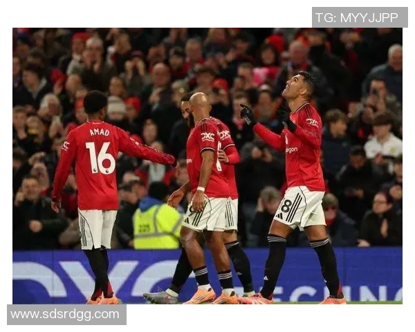 英超激战：拜仁4-0曼城点球大战引发全场狂欢盛况