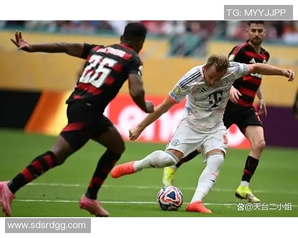 中超激战波尔图与拜仁战成平局红牌事件引发全场热议与战术分析