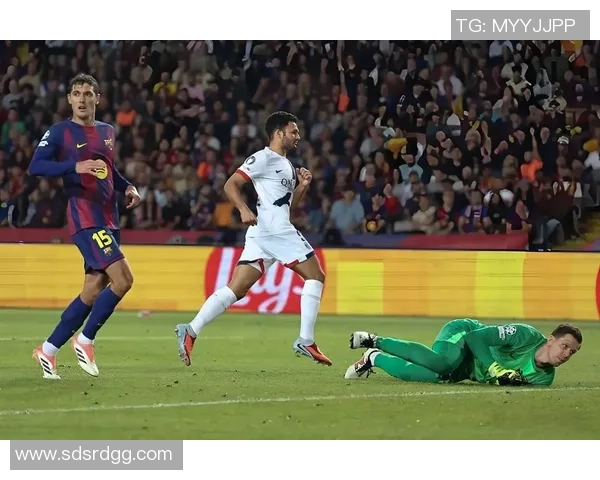 欧冠激战：拜仁狂胜波尔图五球大捷帽子戏法点燃全场激情