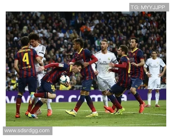 西甲经典对决：皇马与巴萨激战成平局战术解析引发热议